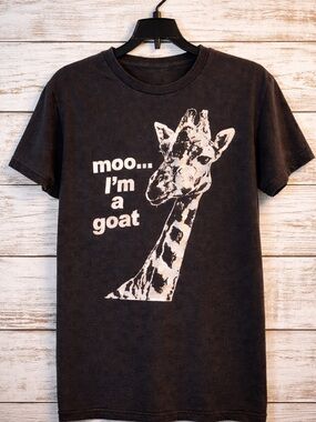 Funny Giraffe Graphic Tee Moo I’m a Goat Black